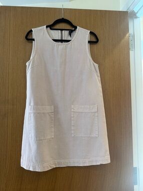 Chic Sleeveless Blush Pink Shift Dress with Front Patch Pockets, AUS Size 10